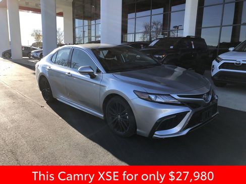 Used 2023 Toyota Camry XSE image 3