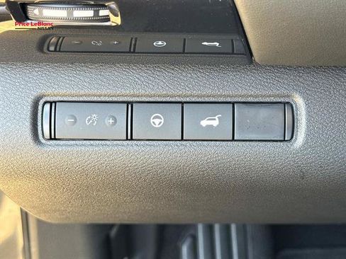 Certified 2025 Nissan Pathfinder SV FWD image 19