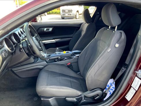 Used 2018 Ford Mustang Coupe image 6