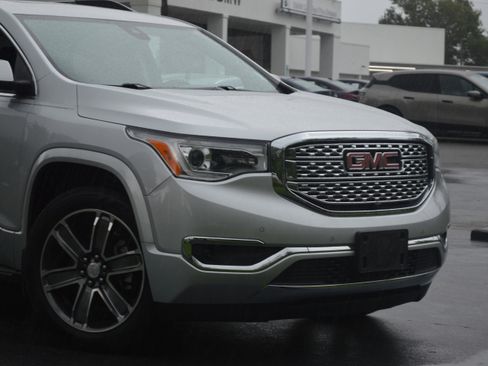 Used 2017 GMC Acadia Denali w/ Technology Package AWD/4WD image 2