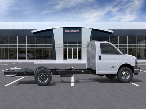 New 2026 GMC Savana 3500 w/ Power Convenience Package image 5