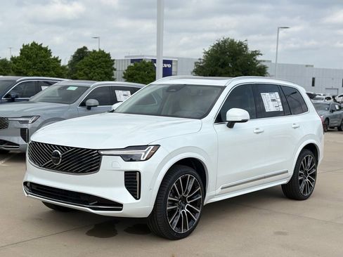 New 2026 Volvo XC90 B5 Ultra w/ Lounge Package image 3