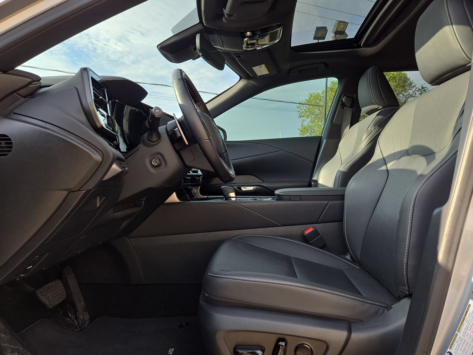 Used 2026 Lexus RX 350 Premium Plus w/ Accessory Package (Z1) FWD image 16