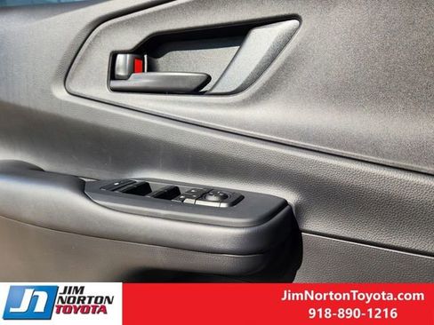 New 2026 Toyota Prius SE image 17