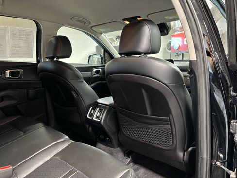 Used 2021 Kia Sorento S image 16