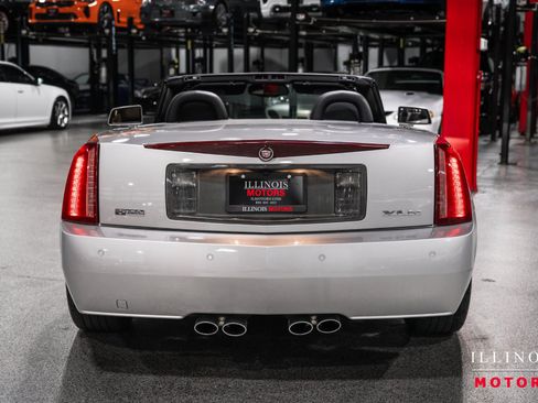 Used 2004 Cadillac XLR RWD image 4