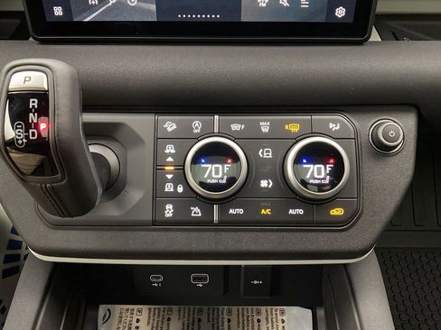 Certified 2023 Land Rover Defender 110 X-Dynamic SE image 10