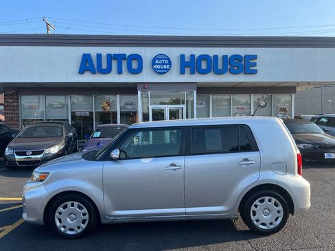 Used 2015 Scion xB image 8