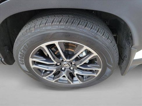 Used 2026 Toyota Corolla Cross XLE w/ Convenience Package FWD image 12