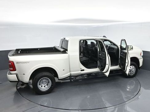 Used 2022 RAM 3500 Laramie AWD/4WD image 63