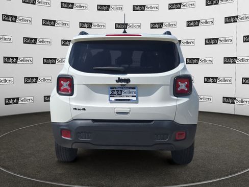 Used 2023 Jeep Renegade Latitude w/ Sun/Sound Group AWD/4WD image 5