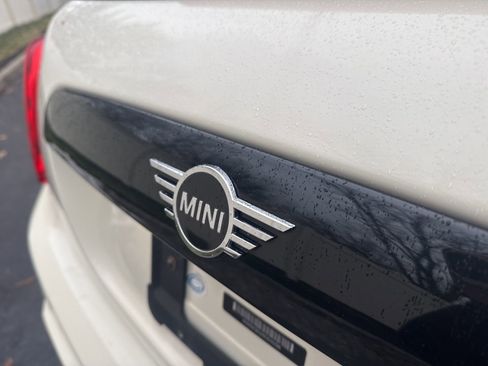 Used 2019 MINI Cooper S w/ Signature Upholstery Package image 10