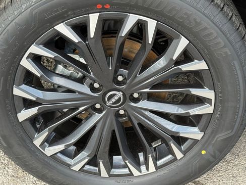 New 2026 Nissan Rogue Platinum AWD/4WD image 9