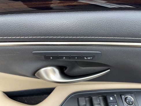 Used 2019 Lexus ES 350 w/ Premium Package image 17