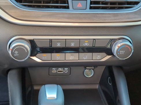 Used 2023 Nissan Altima 2.5 SV FWD image 23