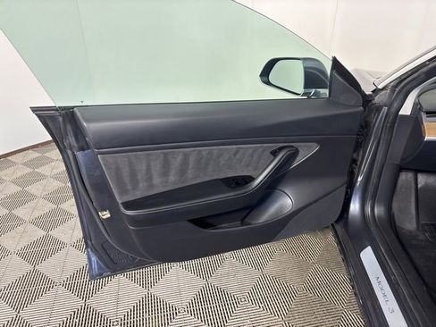 Used 2018 Tesla Model 3 Long Range image 9