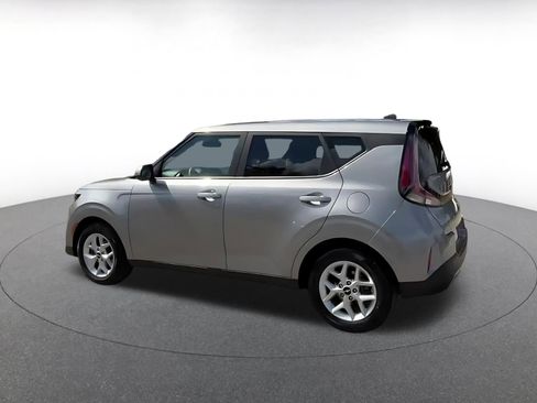 Used 2025 Kia Soul LX w/ LX Technology Package FWD image 9