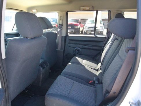 Used 2008 Jeep Commander Sport AWD/4WD image 22