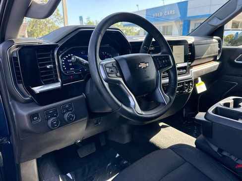 Used 2023 Chevrolet Silverado 1500 LT AWD/4WD image 9