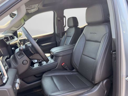 Used 2024 GMC Sierra 1500 Denali w/ Technology Package AWD/4WD image 9