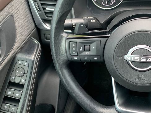 Used 2023 Nissan Rogue SV image 14