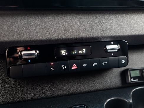 Used 2022 Mercedes-Benz Sprinter 2500 image 28