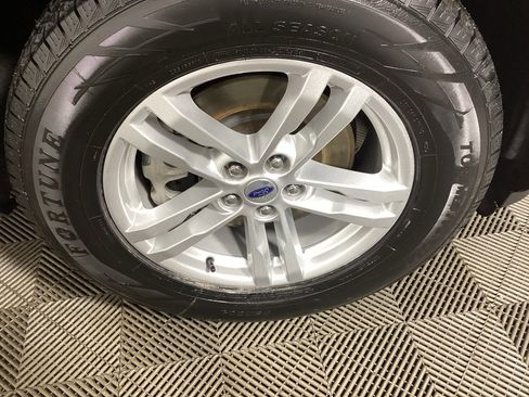 Used 2023 Ford Explorer XLT w/ Equipment Group 202A image 7