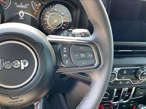 Used 2025 Jeep Wrangler Unlimited Sport AWD/4WD image 16