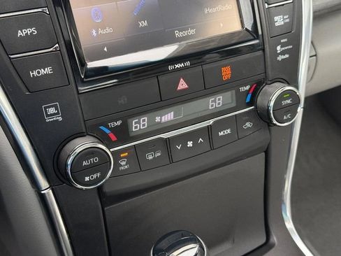 Used 2016 Toyota Camry XLE w/ Moonroof Package FWD image 27