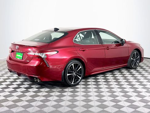 Used 2018 Toyota Camry XSE image 10
