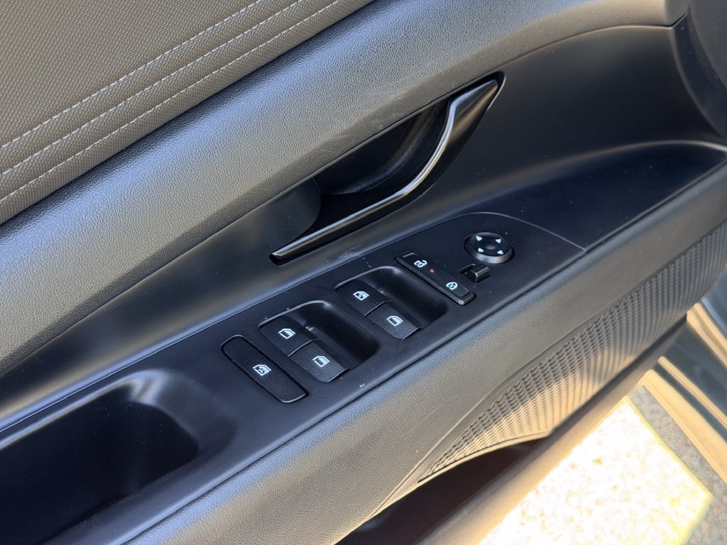 Certified 2025 Hyundai Elantra Sport FWD image 25