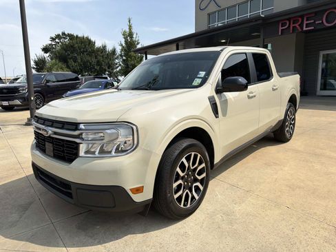Used 2024 Ford Maverick Lariat FWD image 3