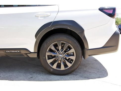Certified 2025 Subaru Outback Onyx Edition AWD/4WD image 31