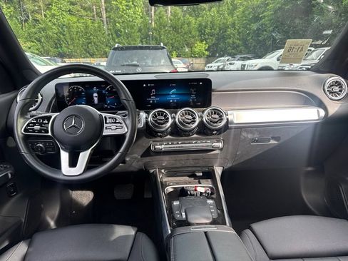 Used 2022 Mercedes-Benz GLB 250 w/ Premium Package Lite image 15
