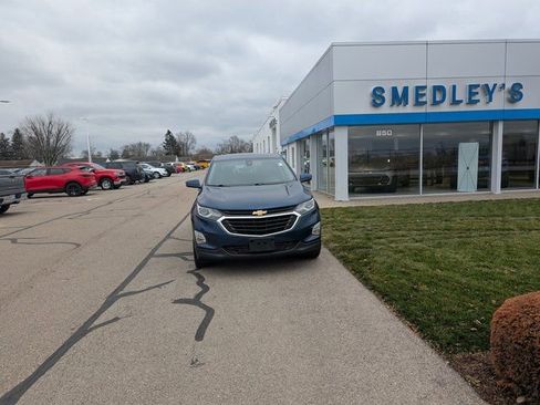 Used 2020 Chevrolet Equinox LT w/ Driver Convenience Package image 2
