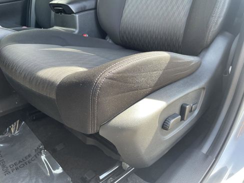 Used 2019 Nissan Rogue SV image 25