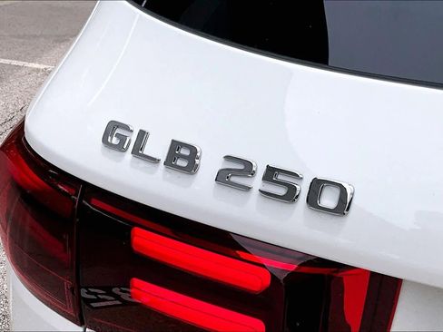 New 2026 Mercedes-Benz GLB 250 image 7