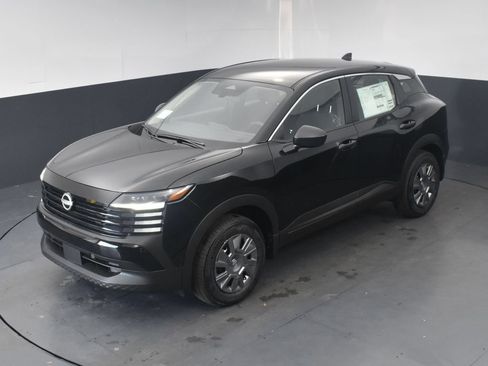 Used 2025 Nissan Kicks S AWD/4WD image 18