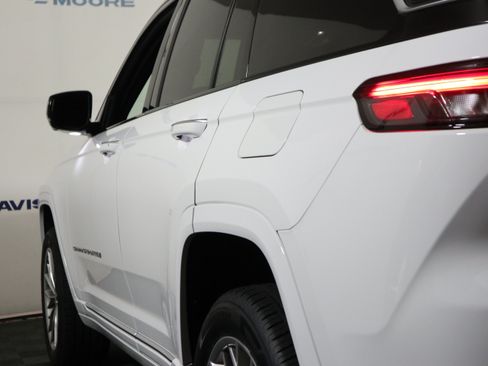 Used 2022 Jeep Grand Cherokee Summit w/ Adv Protech Group IV AWD/4WD image 10