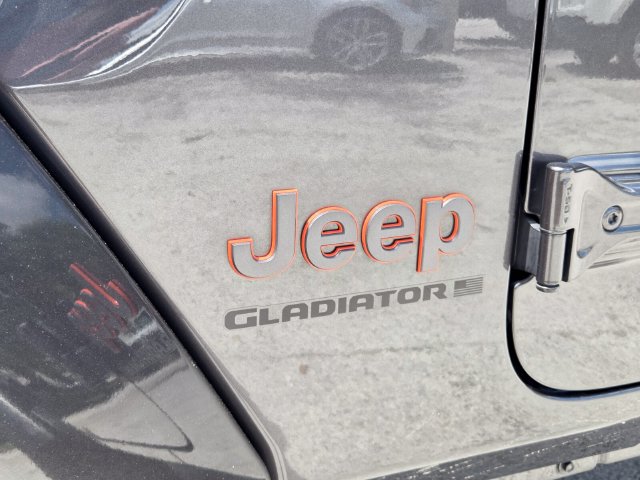 Certified 2025 Jeep Gladiator Mojave AWD/4WD image 11