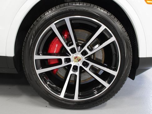 Certified 2024 Porsche Cayenne S image 13