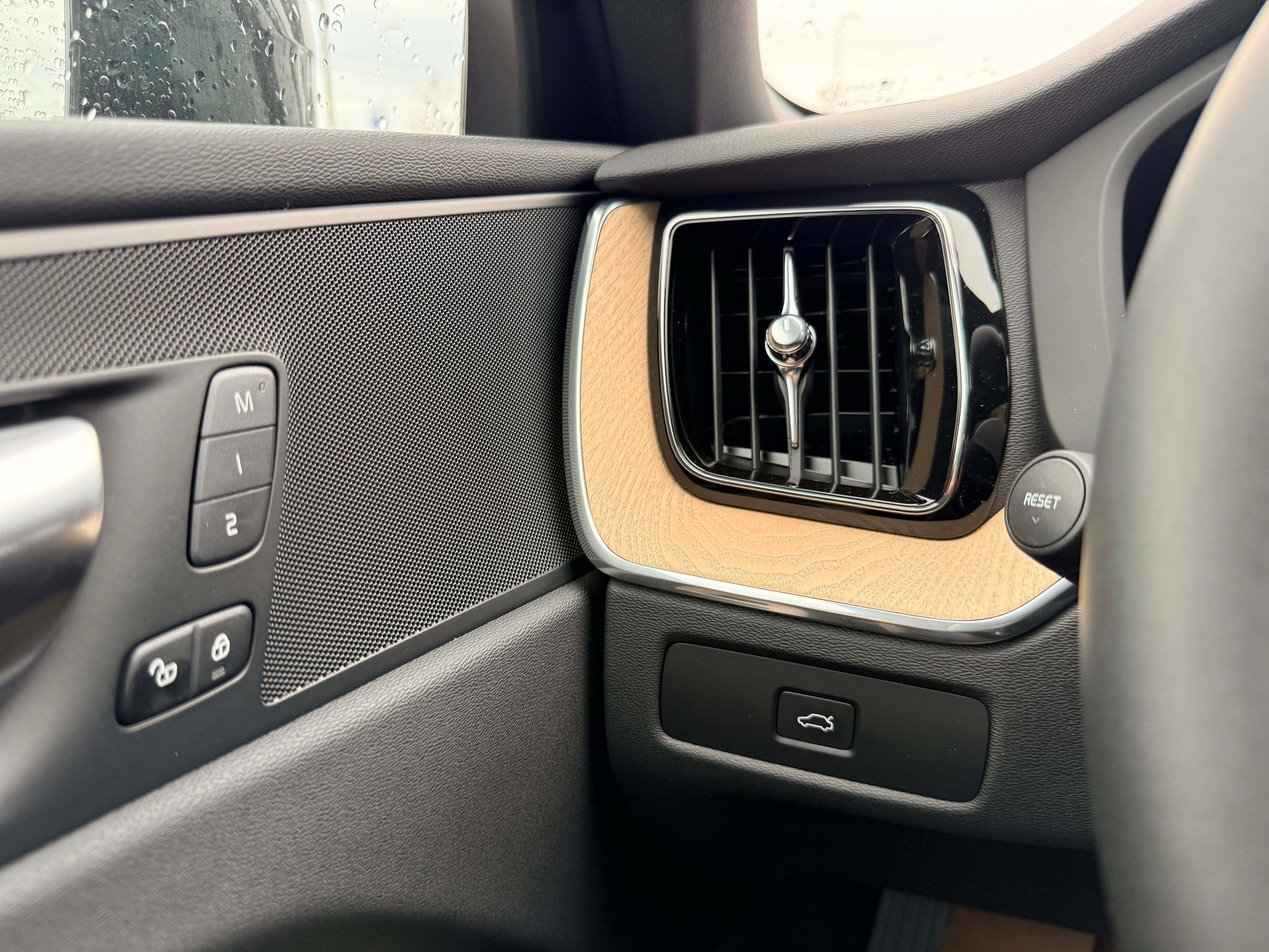 New 2026 Volvo XC60 B5 Core AWD/4WD image 18