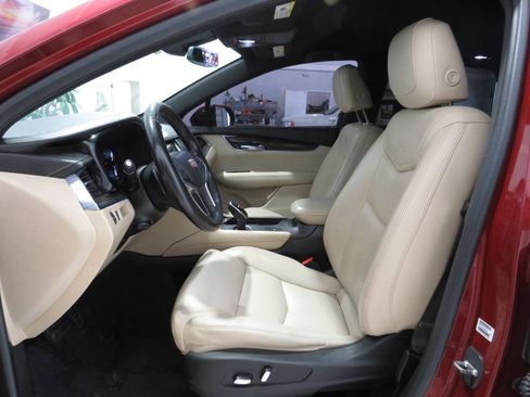 Used 2017 Cadillac XT5 FWD image 14