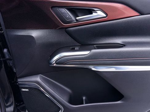 Used 2024 Chevrolet Traverse RS image 37