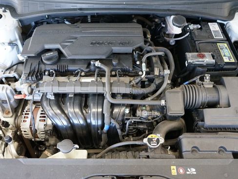 Used 2021 Hyundai Elantra SE FWD image 41