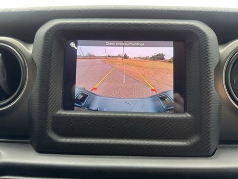 Used 2023 Jeep Gladiator Sport image 15