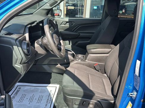 Used 2023 Chevrolet Colorado Trail Boss image 6