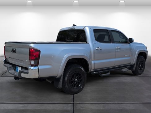 Used 2021 Toyota Tacoma SR5 RWD image 5