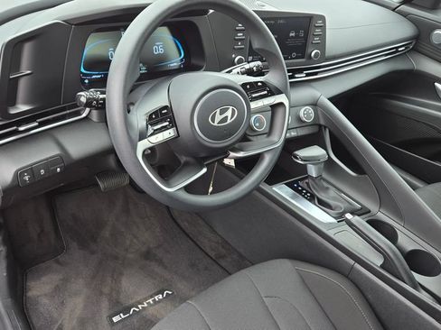 Used 2026 Hyundai Elantra SE FWD image 9