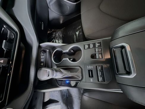 Used 2024 Toyota Highlander LE image 26